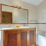 Mikael - Free Wi-fi - Aircon - Private Pool By Bedzy Villa *
