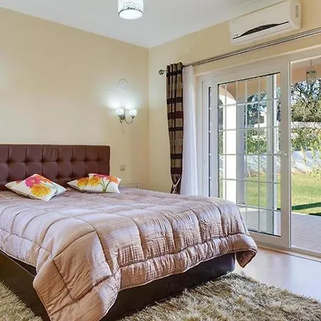 Mikael - Free Wi-fi - Aircon - Private Pool By Bedzy *