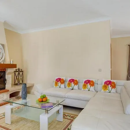 Vila Mikael - Free Wi-fi - Aircon - Private Pool By Bedzy