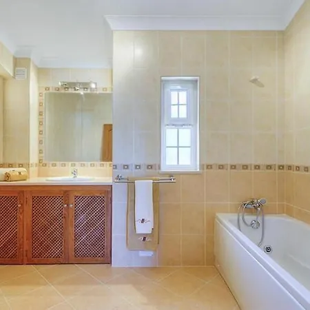 Villa Mikael - Free Wi-fi - Aircon - Private Pool By Bedzy Albufeira